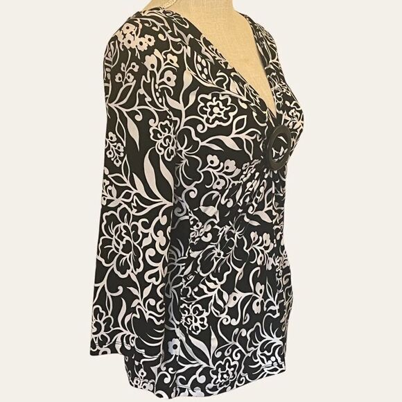 JTB, Medium, Black/White V Neck Top - 3/4 Sleeve, Gathered Waist, Button Accent - Picture 2 of 3